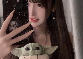 腐团儿Ikaros的蕾姆：原图的美，让我短暂失语。可偏偏还想分享给一堆好友。