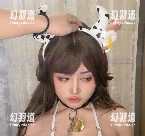 芊川一笑MNK图集：少女与花，花的选择真让人怀疑她的审美啊
