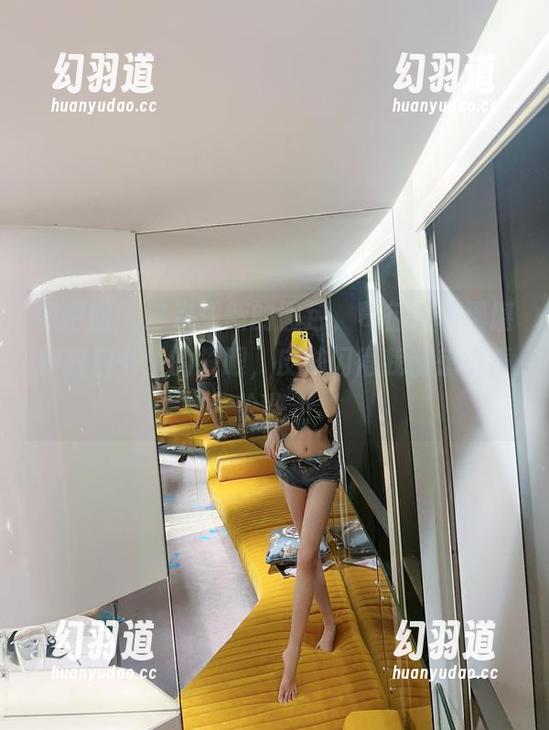 微密圈 - 这次更新的图包，葛征的表现堪称教科书里的耀眼，皮肤闪得我都想小声论鉴。