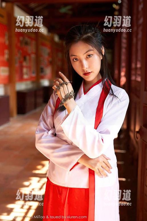 蜜桃社-铃木 蜜桃社 - 吊带革命,铃木在高清图库里露了一手,小心心狂跳!