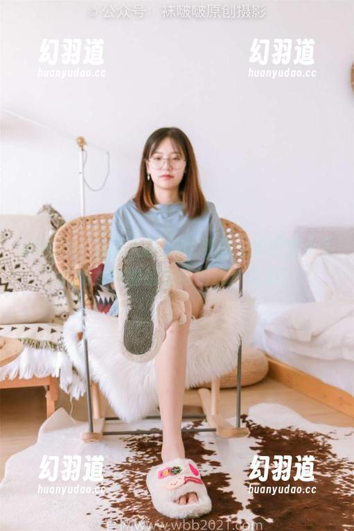 袜啵啵 - 当糯米撞上OL制服，美图展示了职场女性的优雅与俏皮，完美！