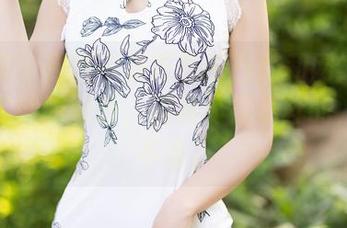 语画界 – 原图中波巧酱的四肢和网络似乎有种玄妙的联系，但具体是怎样的，也说不清。