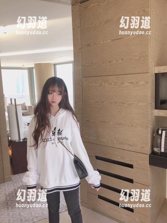 不一样的空姐体验，过期米线线喵写真合集，带点俏皮味。