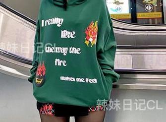 微密圈 – 迫不及待想分享陈佩奇的双人图集，里面的娃娃式默契，让我想起了我的前任…