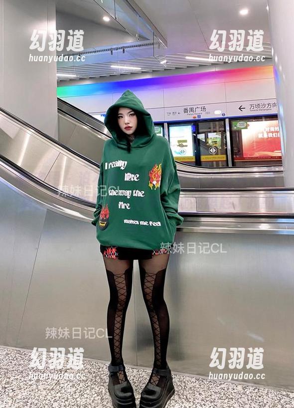 微密圈 - 迫不及待想分享陈佩奇的双人图集，里面的娃娃式默契，让我想起了我的前任…