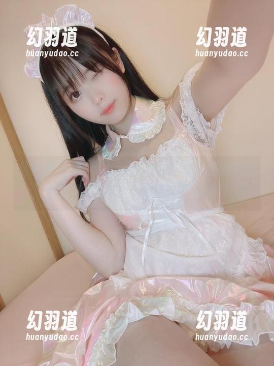 私拍到一半，霜月shimo的内衣挺特别的，难道内衣也有个性？美图不解释。
