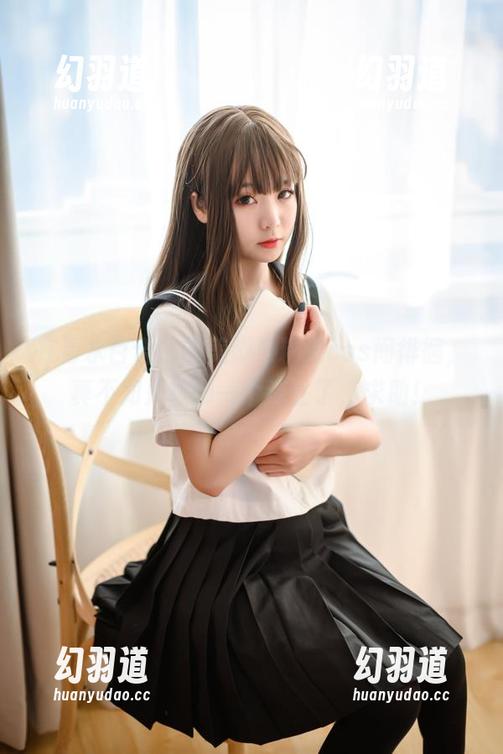 在青水百合子的美脚与精选cos间徘徊，真不知是被哪一个迷住了，求助！
